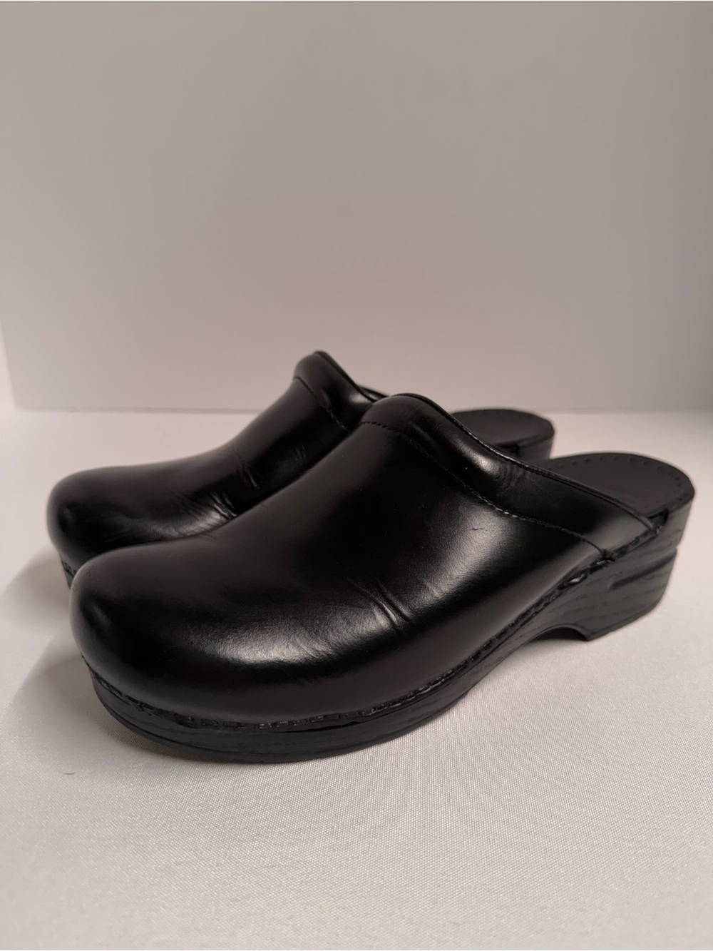 Dansko Professional Black Leather Clogs Women's EU 39 US 8.5-9 Slip On